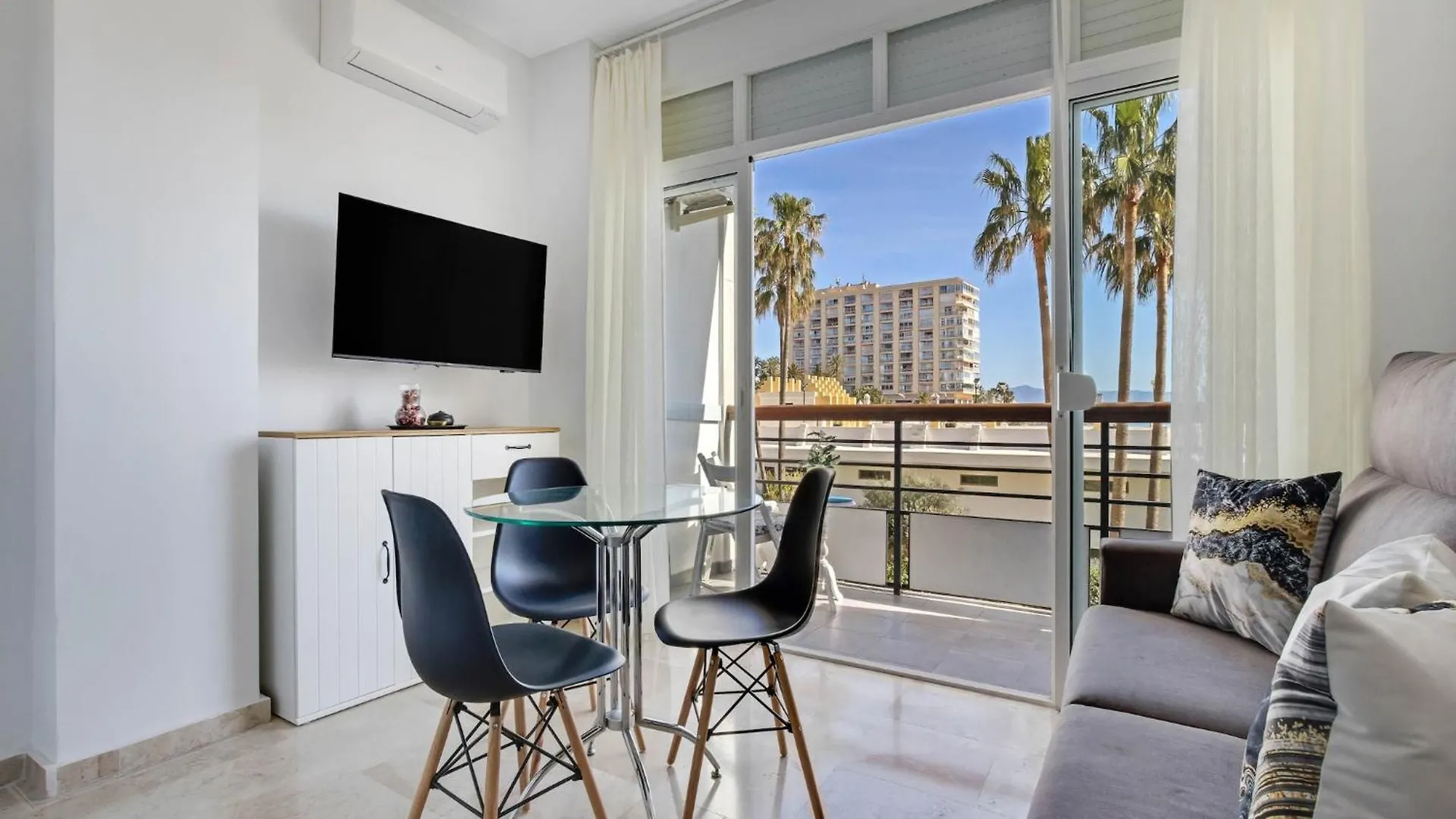 Sea-View Apartment Near La Carihuela Torremolinos Spanje