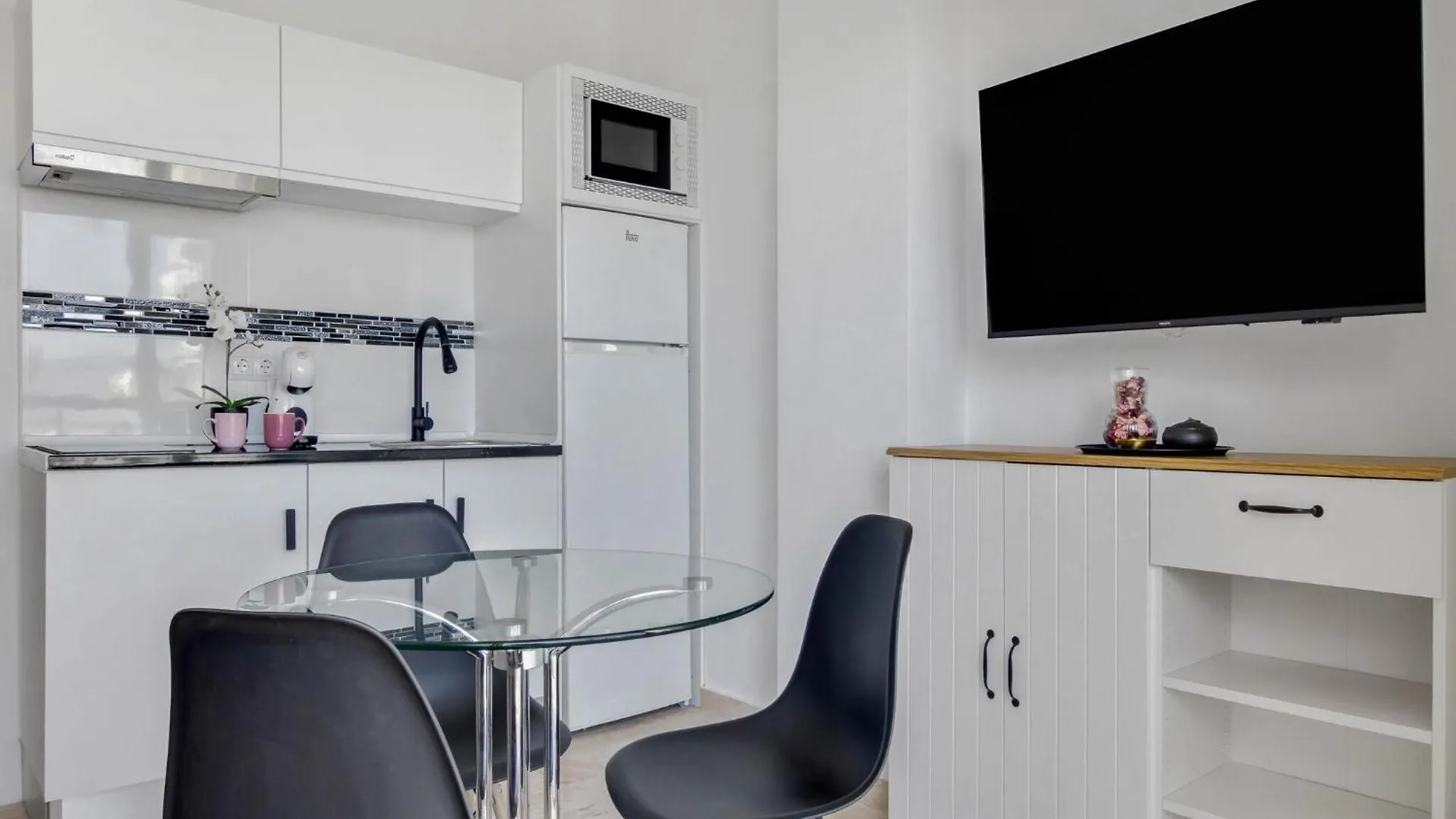 Sea-View Apartment Near La Carihuela Torremolinos
